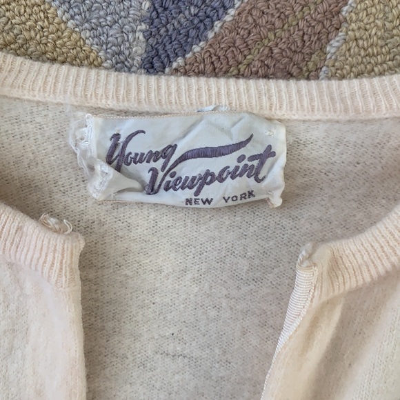 VINTAGE CASHMERE CARDIGAN WITH FLORAL DETAIL - Picture 3 of 7